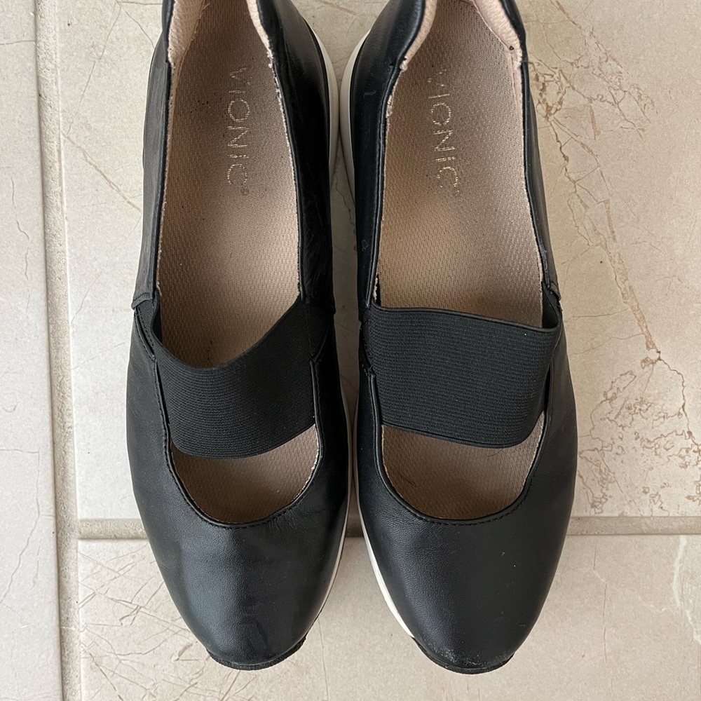 Vionic Women's Black Slip-On Shoes